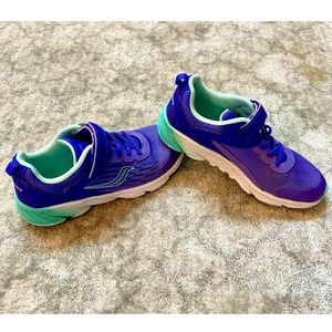 Saucony Girls' Sneakers! Barely used. Youth size 3, M width